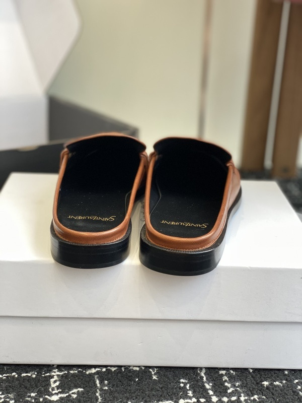 SAINT LAURENT Sneaker