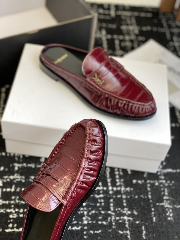 SAINT LAURENT Sneaker