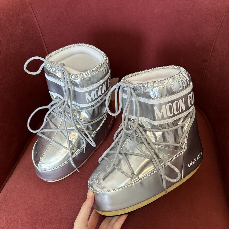 mOON bOOT